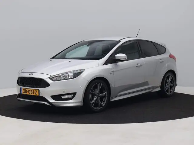 Photo 1 : Ford Focus 2018 Petrol