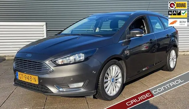 Photo 1 : Ford Focus 2015 Petrol