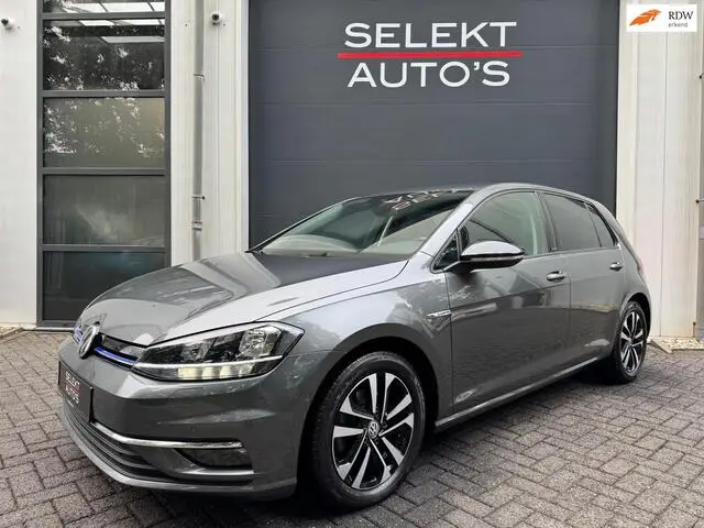 Photo 1 : Volkswagen Golf 2019 Petrol