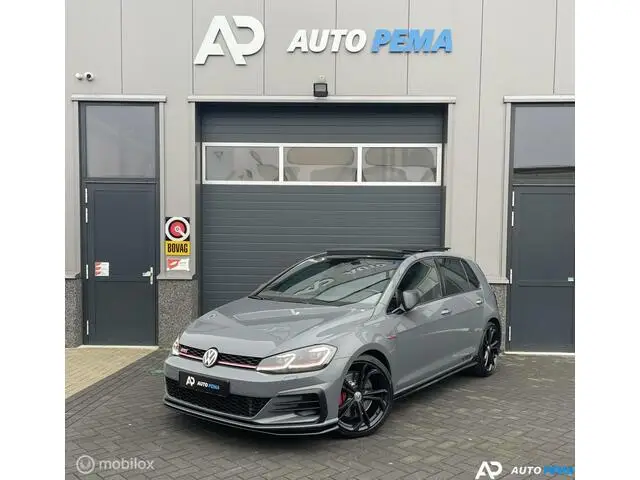 Photo 1 : Volkswagen Golf 2019 Petrol