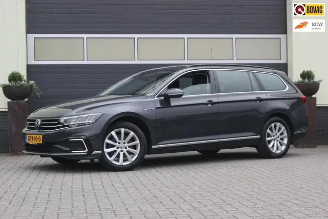 Photo 1 : Volkswagen Passat 2021 Hybride