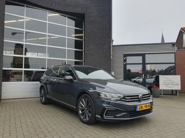 Photo 1 : Volkswagen Passat 2021 Hybride