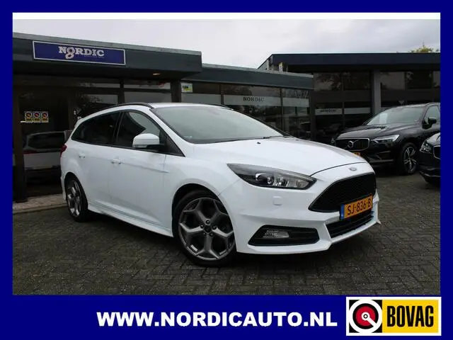 Photo 1 : Ford Focus 2018 Petrol