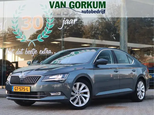 Photo 1 : Skoda Superb 2015 Petrol