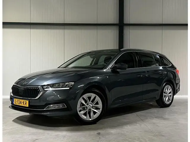 Photo 1 : Skoda Octavia 2021 Petrol