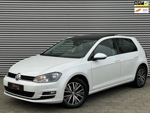 Photo 1 : Volkswagen Golf 2016 Petrol