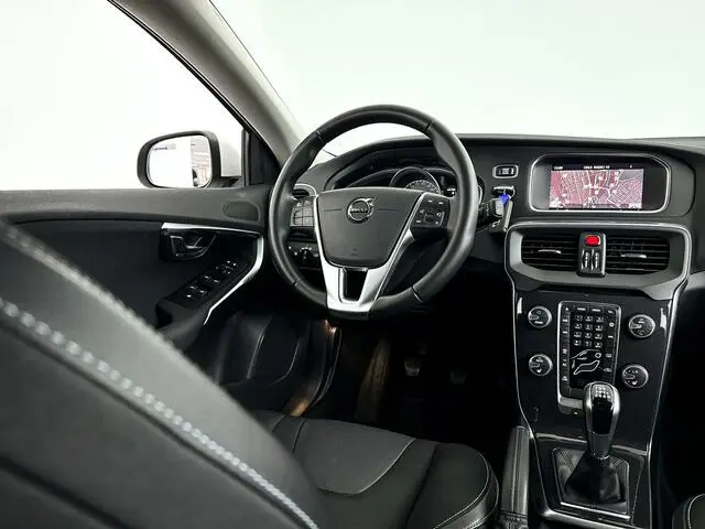 Photo 1 : Volvo V40 2018 Essence