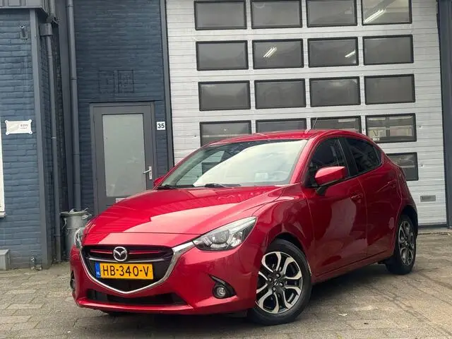 Photo 1 : Mazda 2 2015 Petrol