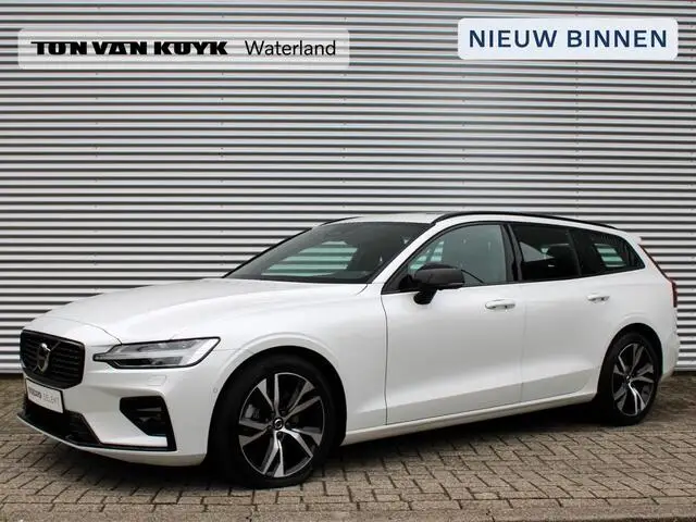 Photo 1 : Volvo V60 2023 Petrol