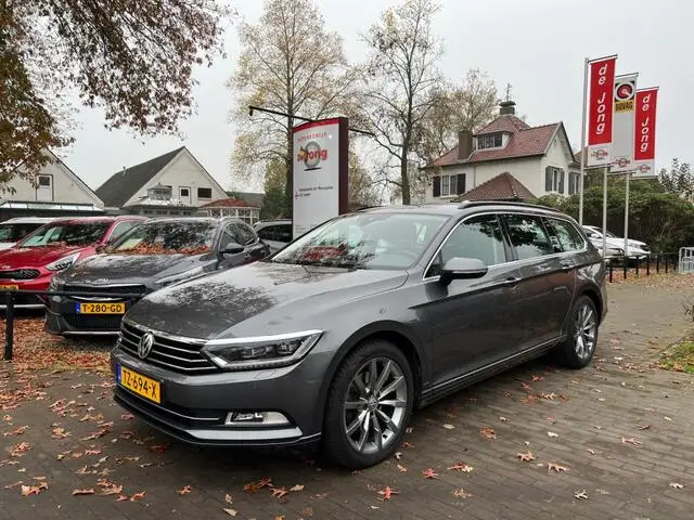 Photo 1 : Volkswagen Passat 2017 Essence