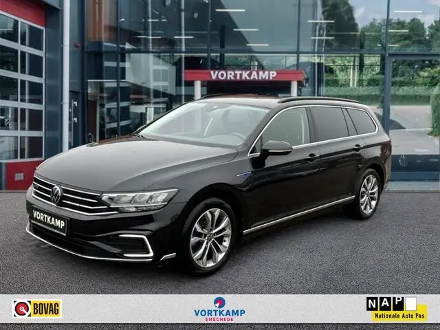 Photo 1 : Volkswagen Passat 2021 Hybrid