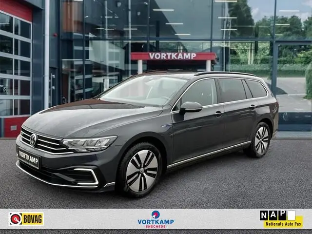 Photo 1 : Volkswagen Passat 2020 Hybrid