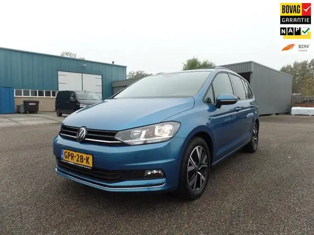 Photo 1 : Volkswagen Touran 2023 Essence