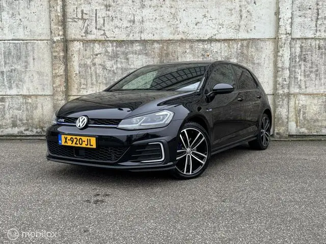 Photo 1 : Volkswagen Golf 2017 Hybrid