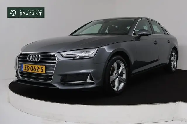 Photo 1 : Audi A4 2019 Hybrid