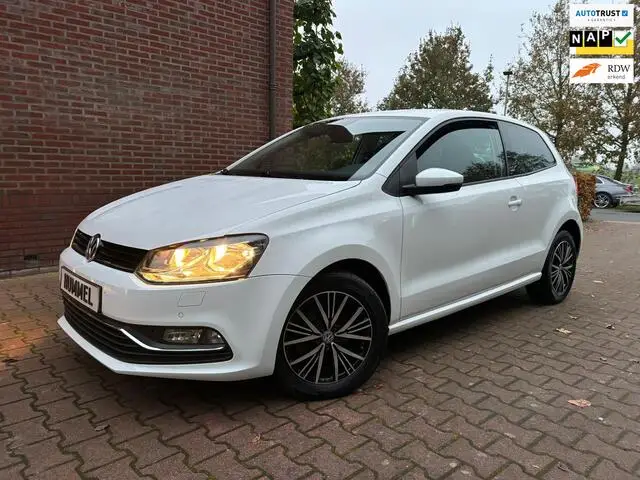 Photo 1 : Volkswagen Polo 2017 Petrol