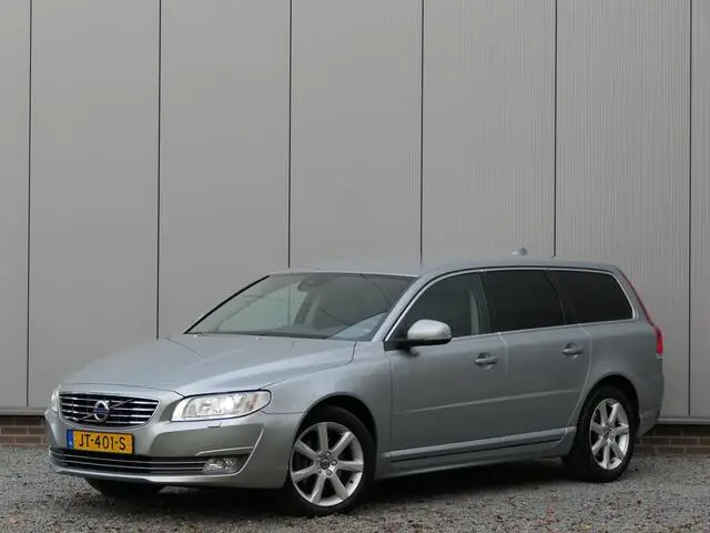 Photo 1 : Volvo V70 2016 Essence