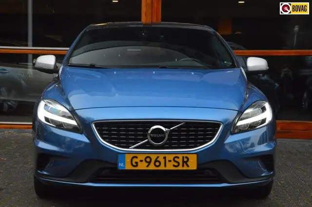 Photo 1 : Volvo V40 2019 Essence