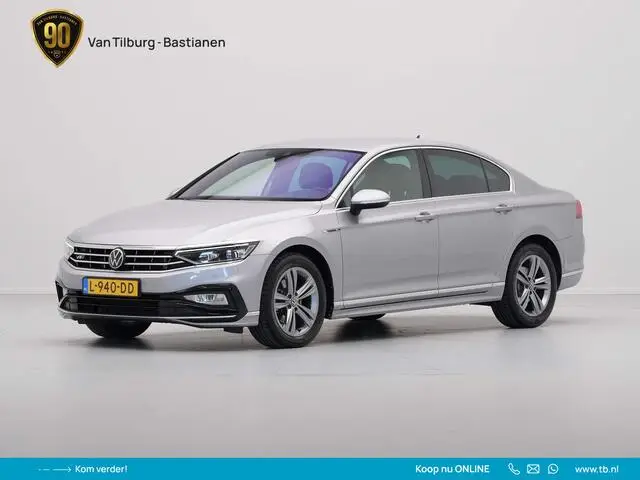 Photo 1 : Volkswagen Passat 2021 Petrol