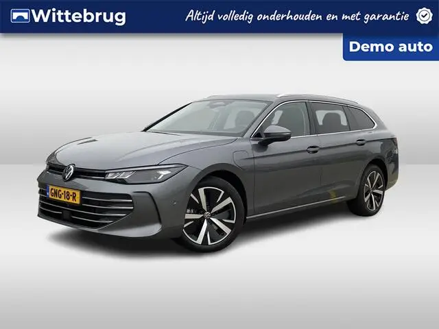 Photo 1 : Volkswagen Passat 2024 Hybride