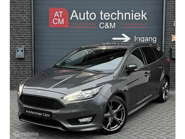 Photo 1 : Ford Focus 2018 Petrol