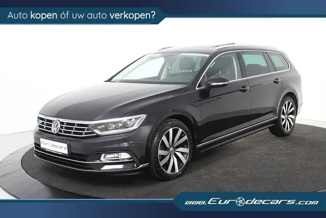 Photo 1 : Volkswagen Passat 2019 Petrol