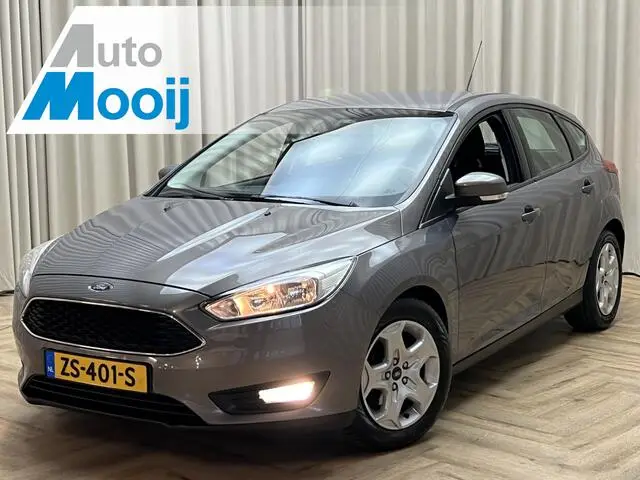 Photo 1 : Ford Focus 2015 Petrol