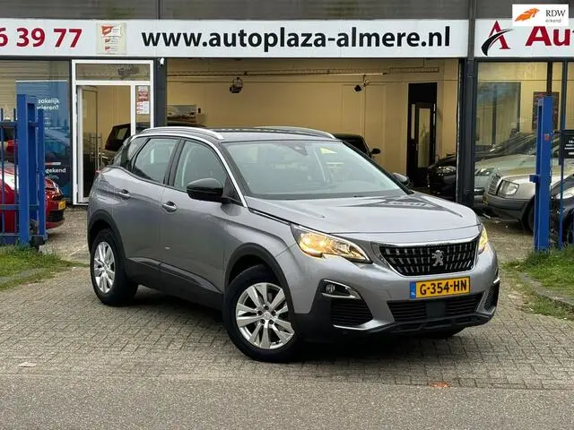 Photo 1 : Peugeot 3008 2019 Essence