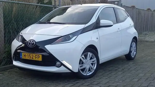 Photo 1 : Toyota Aygo 2015 Petrol