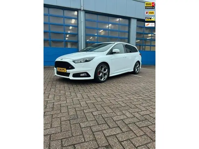 Photo 1 : Ford Focus 2017 Petrol