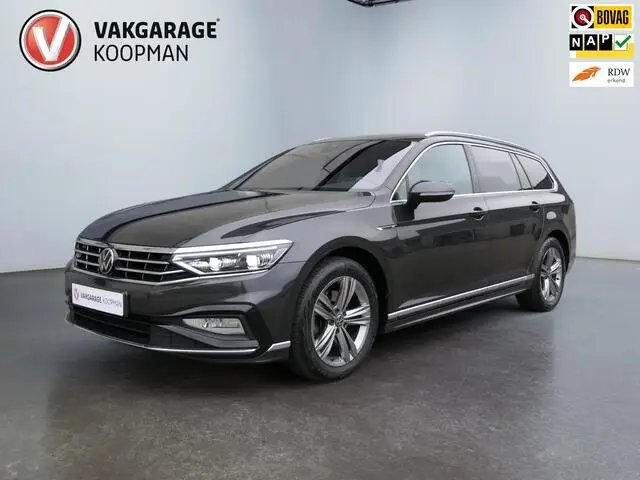 Photo 1 : Volkswagen Passat 2020 Essence