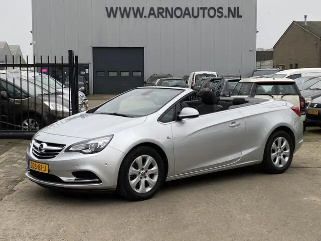 Photo 1 : Opel Cascada 2016 Petrol