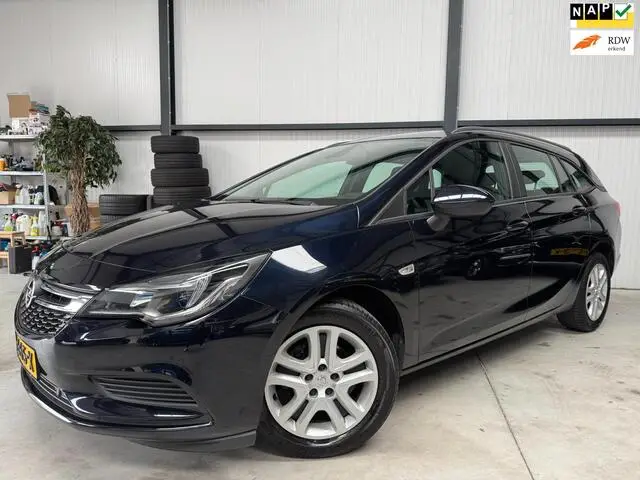 Photo 1 : Opel Astra 2018 Essence