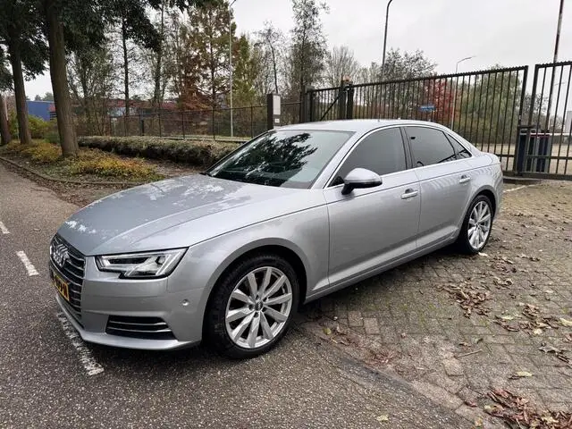 Photo 1 : Audi A4 2017 Petrol