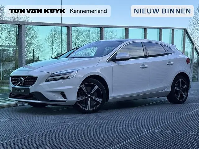 Photo 1 : Volvo V40 2019 Essence