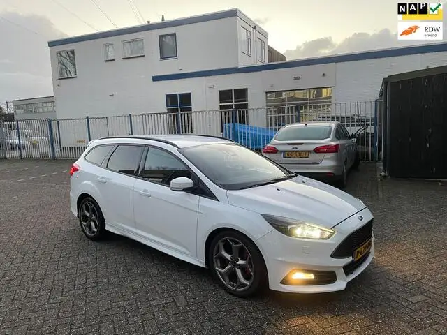 Photo 1 : Ford Focus 2017 Essence