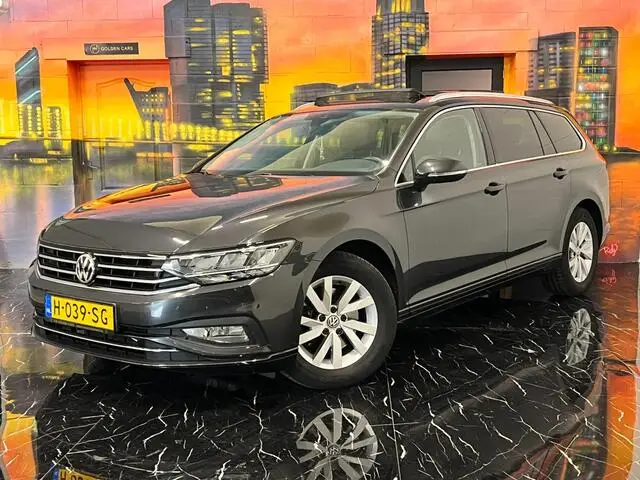 Photo 1 : Volkswagen Passat 2020 Essence