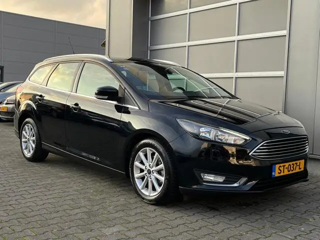 Photo 1 : Ford Focus 2017 Petrol