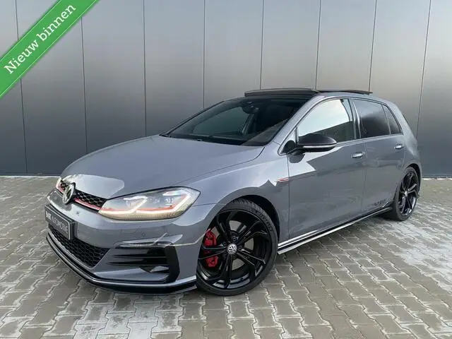 Photo 1 : Volkswagen Golf 2019 Petrol