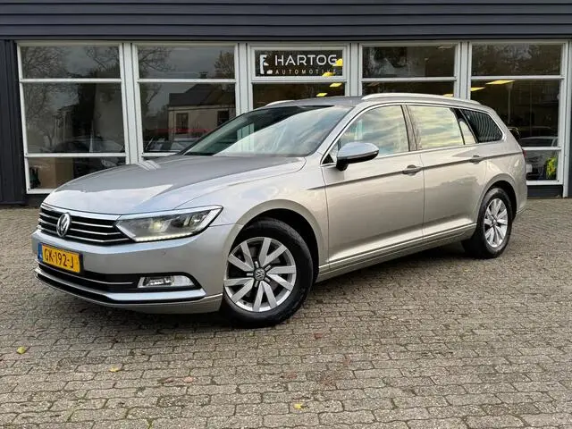 Photo 1 : Volkswagen Passat 2015 Petrol