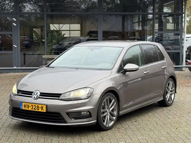 Photo 1 : Volkswagen Golf 2016 Petrol