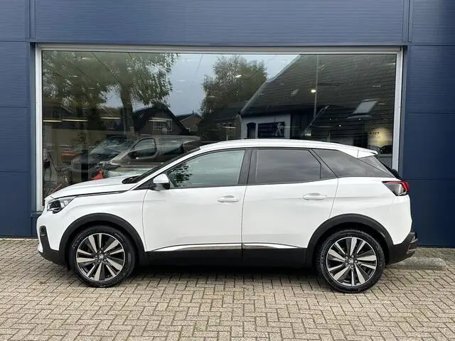 Photo 1 : Peugeot 3008 2018 Essence