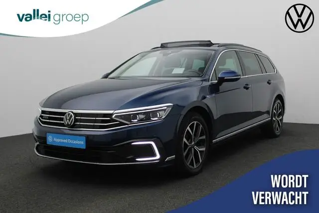 Photo 1 : Volkswagen Passat 2021 Hybride