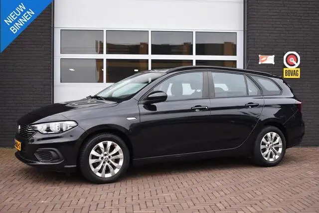 Photo 1 : Fiat Tipo 2018 Petrol