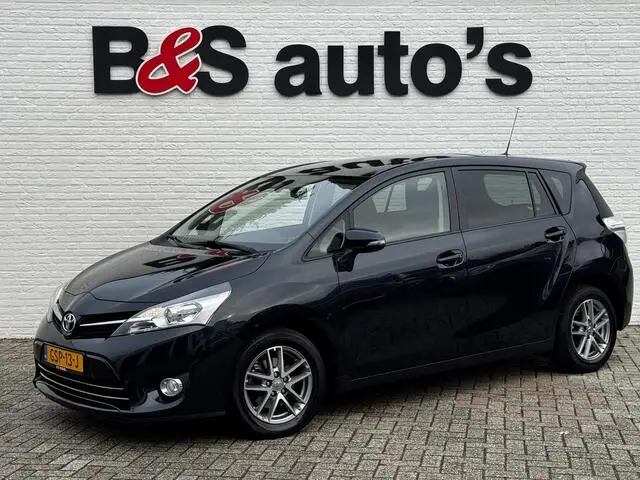 Photo 1 : Toyota Verso 2015 Petrol