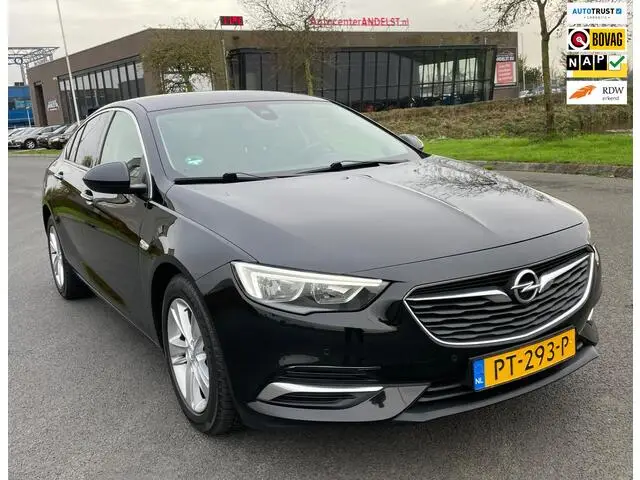 Photo 1 : Opel Insignia 2017 Essence