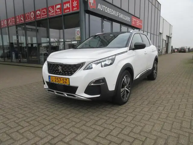 Photo 1 : Peugeot 3008 2017 Petrol