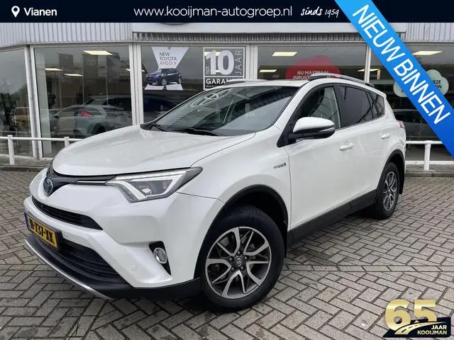 Photo 1 : Toyota Rav4 2016 Hybrid