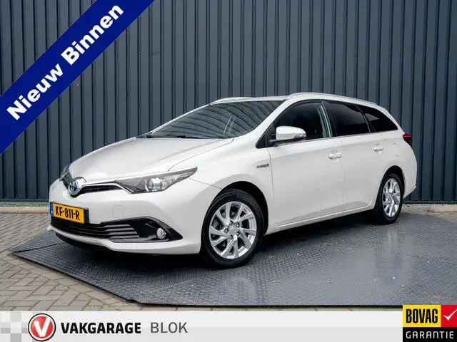 Photo 1 : Toyota Auris 2016 Hybrid