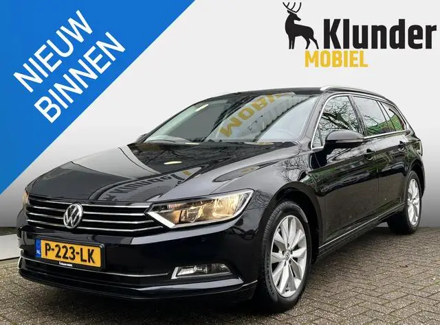 Photo 1 : Volkswagen Passat 2019 Essence